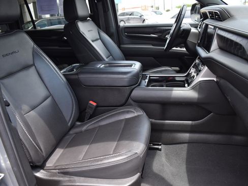 Used 2024 GMC Yukon XL Denali AWD/4WD image 14