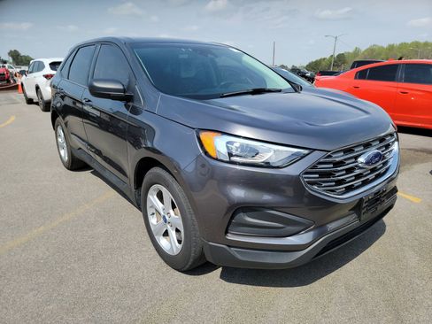 Used 2020 Ford Edge SE image 4