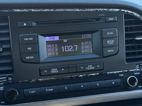 Used 2017 Hyundai Elantra SE image 12