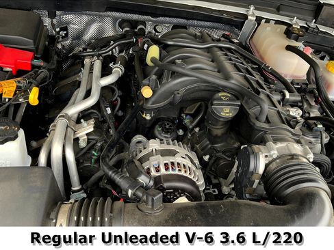 Used 2024 Jeep Wrangler Sahara image 33