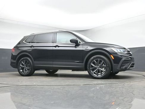 Used 2023 Volkswagen Tiguan SE FWD image 28
