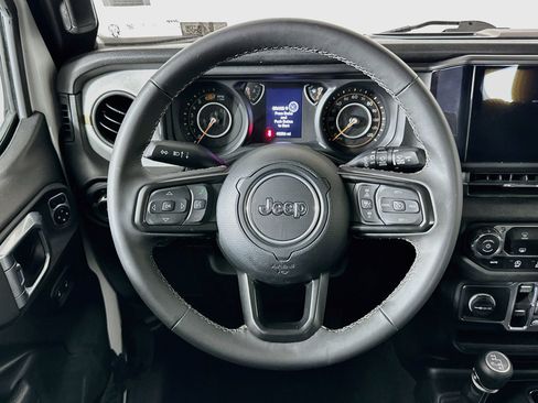 Used 2025 Jeep Wrangler Unlimited Sport AWD/4WD image 17