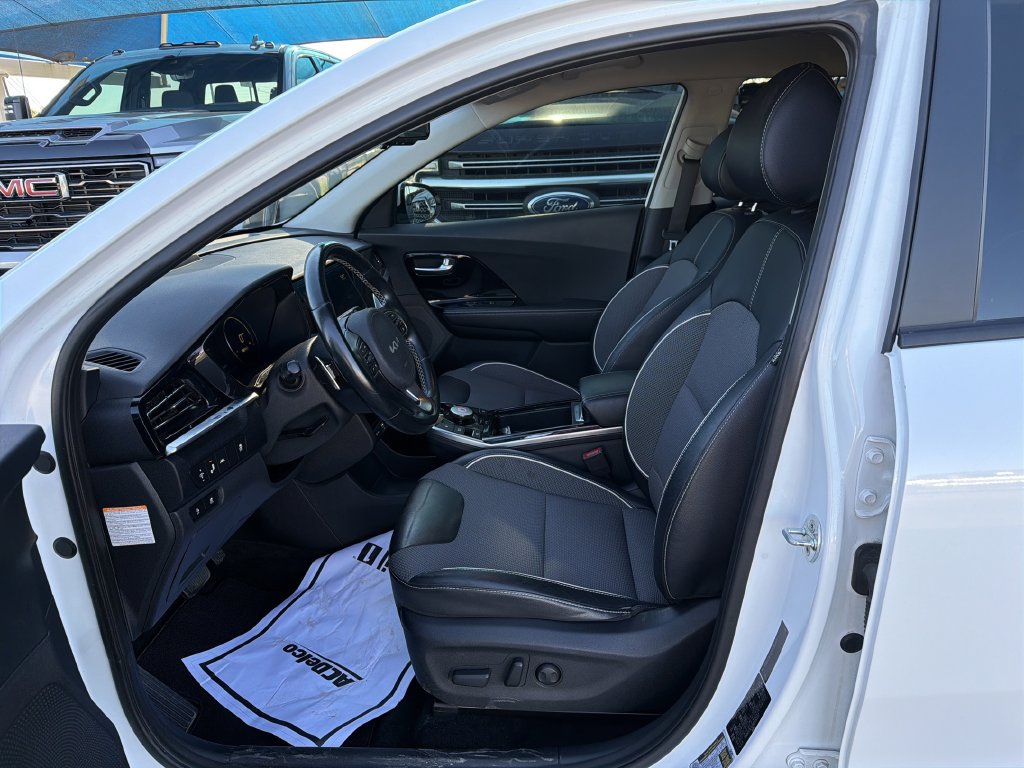 Used 2022 Kia Niro EX w/ Cold Weather Package FWD image 12