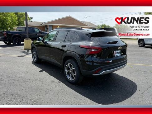 Used 2025 Chevrolet Trax LT FWD image 9