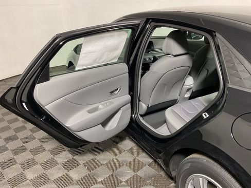 New 2026 Hyundai Elantra SE FWD image 30