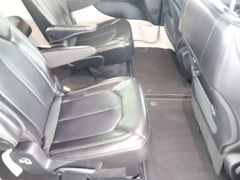 Used 2024 Chrysler Pacifica Touring-L FWD image 48