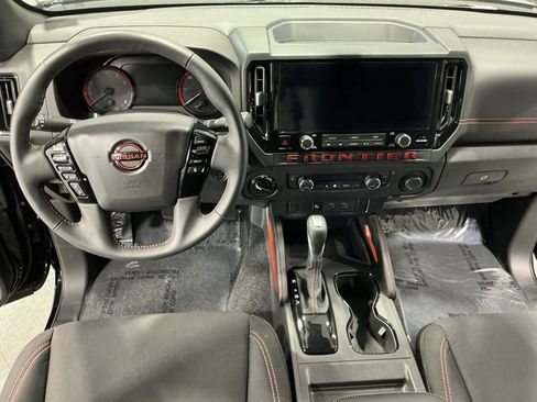 Used 2025 Nissan Frontier PRO-4X image 11