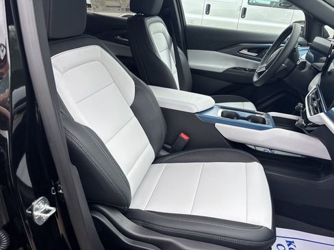 New 2026 Chevrolet Equinox EV LT image 26