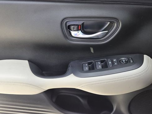 Certified 2025 Honda HR-V LX image 25