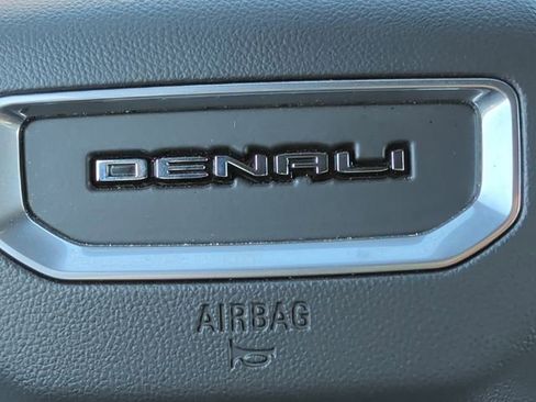 Used 2025 GMC Yukon Denali image 5