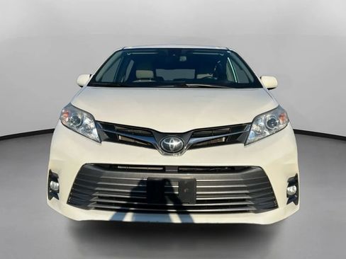 Used 2019 Toyota Sienna XLE Premium AWD/4WD image 3