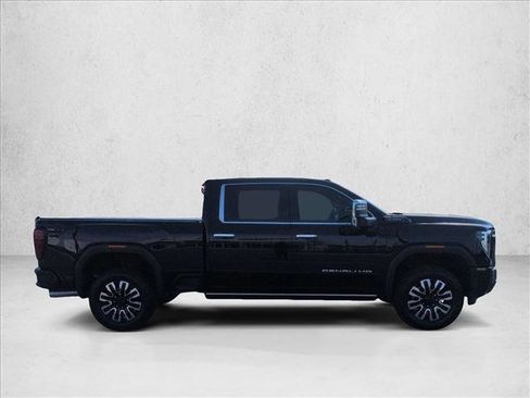 Used 2025 GMC Sierra 2500 Denali Ultimate image 4