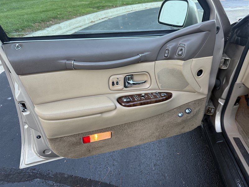 Used 1997 Lincoln Town Car Signature RWD image 20