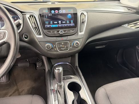 Used 2017 Chevrolet Malibu LT FWD image 24