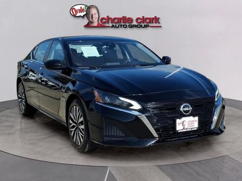 Used 2024 Nissan Altima 2.5 SV FWD image 8