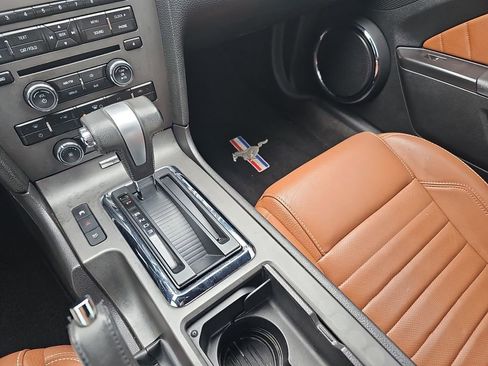 Used 2010 Ford Mustang Convertible image 25