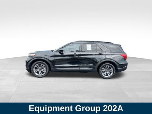 Used 2022 Ford Explorer XLT w/ Equipment Group 202A RWD image 2