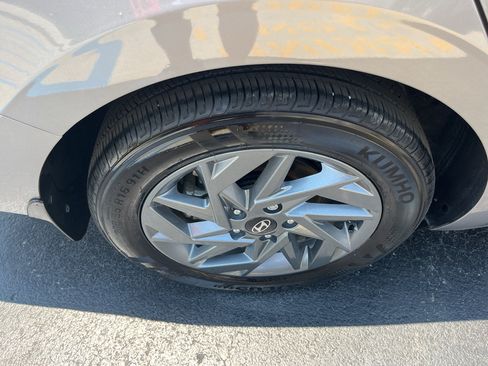 Used 2025 Hyundai Elantra Hybrid FWD image 52