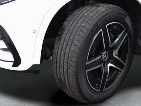 Used 2025 Mercedes-Benz GLC 300 4MATIC image 42