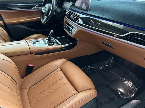 Used 2020 BMW 750i xDrive w/ Executive Package AWD/4WD image 28