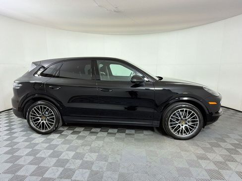 Certified 2022 Porsche Cayenne Platinum Edition image 9