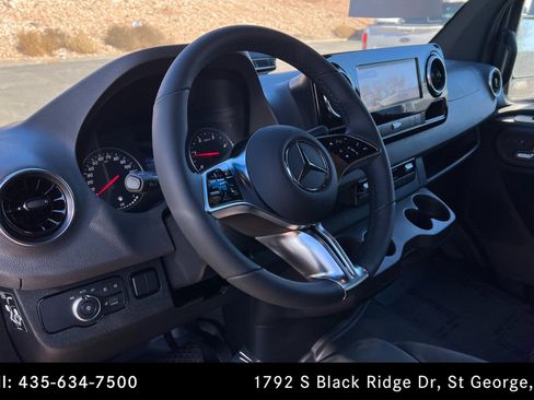 Used 2025 Mercedes-Benz Sprinter 2500 image 15
