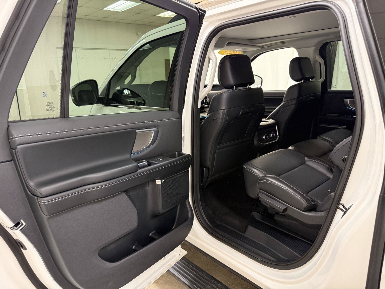 Used 2025 Ford Expedition Max Platinum AWD/4WD image 25