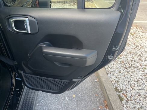 Used 2023 Jeep Wrangler Sport image 8