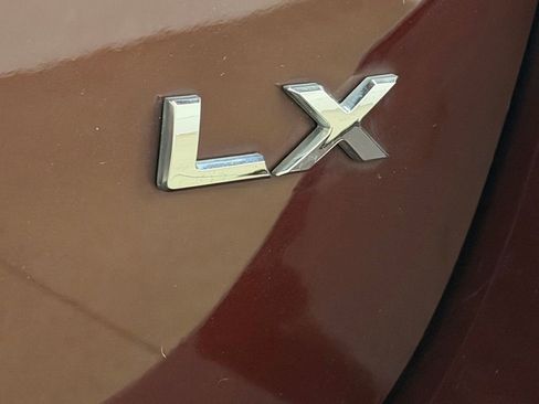 Used 2017 Kia Sedona LX w/ LX Essentials Premium Package image 14