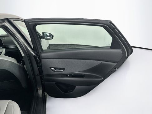 Used 2025 Hyundai Elantra Limited FWD image 32