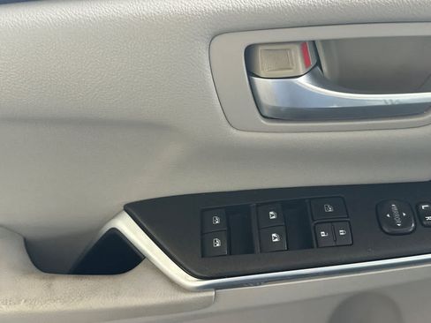 Used 2016 Toyota Camry SE FWD image 13