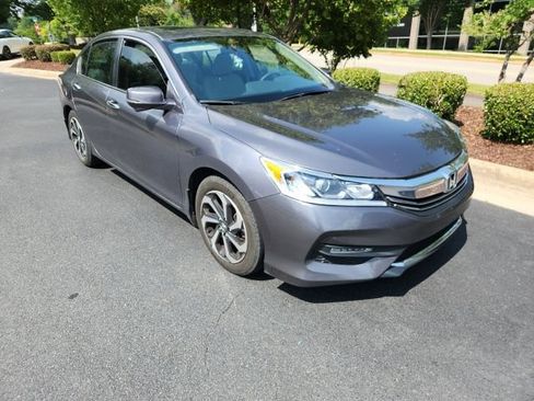Used 2016 Honda Accord EX image 9