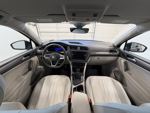Certified 2023 Volkswagen Tiguan SE FWD image 33