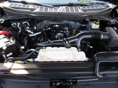 Certified 2022 Ford F150 XLT w/ Equipment Group 302A High image 27