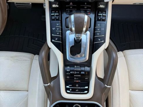 Used 2012 Porsche Cayenne Turbo image 26