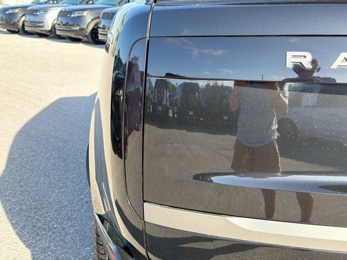 Used 2024 Land Rover Range Rover SE image 10