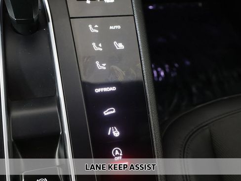 Used 2023 Porsche Macan AWD/4WD image 6