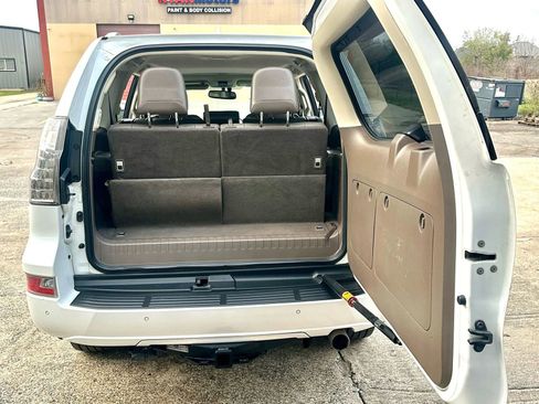 Used 2014 Lexus GX 460 Luxury image 17