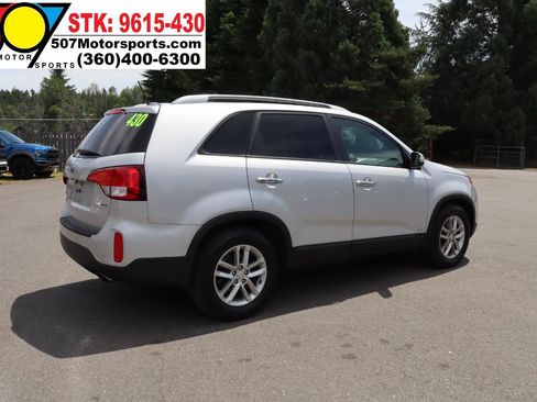 Used 2015 Kia Sorento LX AWD/4WD image 9