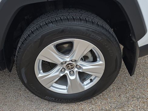 Used 2021 Toyota RAV4 XLE FWD image 30