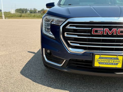 Used 2022 GMC Terrain SLT w/ Infotainment Package II AWD/4WD image 3