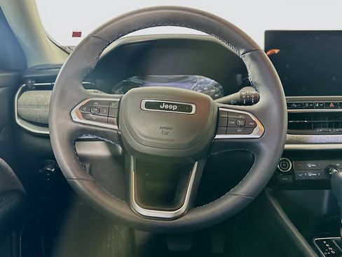 Used 2022 Jeep Compass Latitude FWD image 18