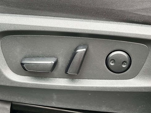 Used 2022 Nissan Pathfinder SV w/ SV Premium Package image 21