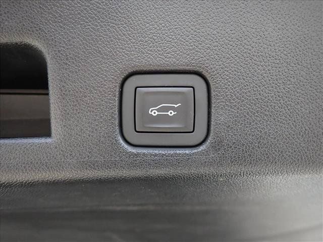 Used 2025 Chevrolet Traverse LT w/ Driver Confidence Package AWD/4WD image 9