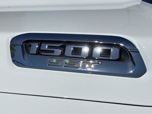 Used 2025 RAM 1500 Laramie AWD/4WD image 32