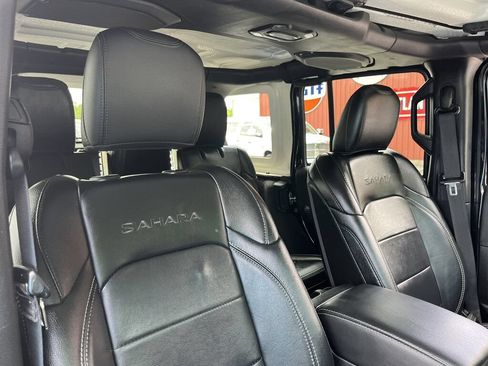 Used 2022 Jeep Wrangler Unlimited Sahara w/ LED Lighting Group AWD/4WD image 54
