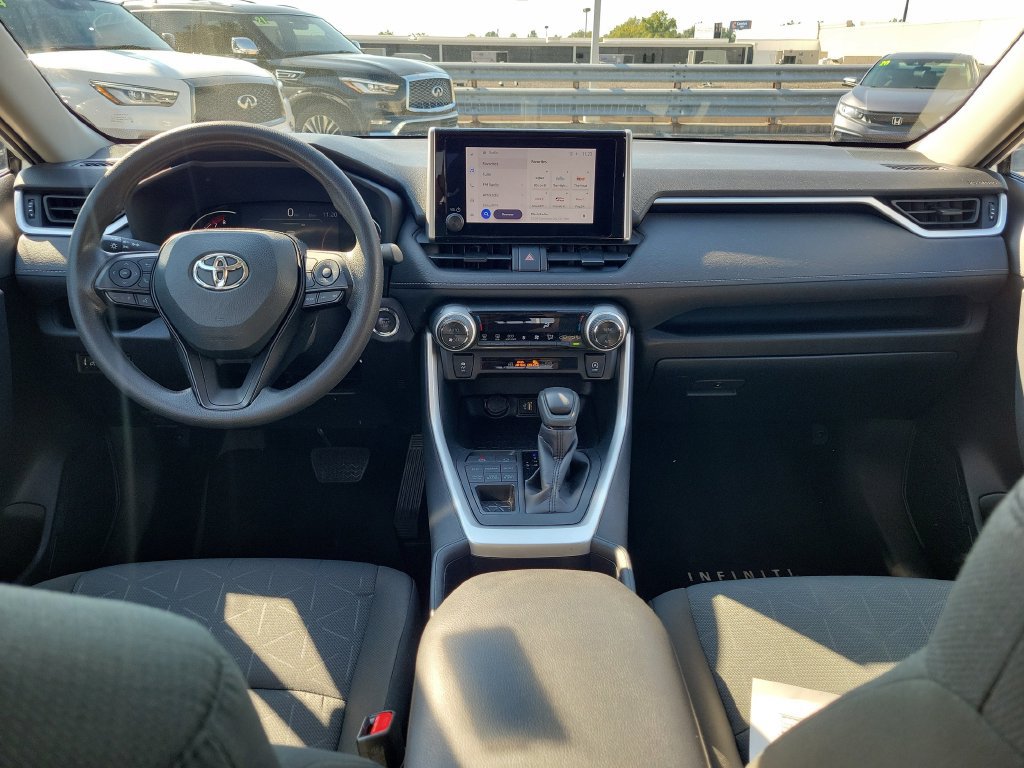 Used 2025 Toyota RAV4 XLE AWD/4WD image 11