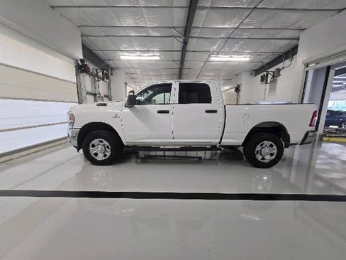 Used 2024 RAM 2500 Tradesman w/ Chrome Appearance Group AWD/4WD image 4