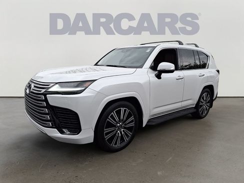 Used 2025 Lexus LX 600 4WD w/ Luxury Package image 3
