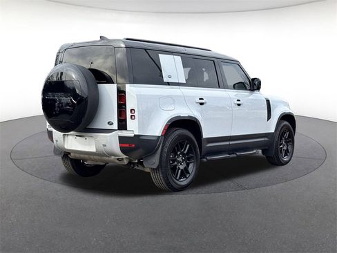 Used 2023 Land Rover Defender 110 S image 5